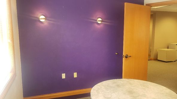 1,422 SF